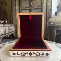 Square Mother of Pearl & Wood Inlay Jewellery Box — Floral Arabesque with Red Ribbon Pull