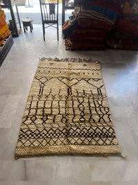 Handknotted Wool Beni Ourain Rug — Ivory Field with Architectural Tribal Lattice